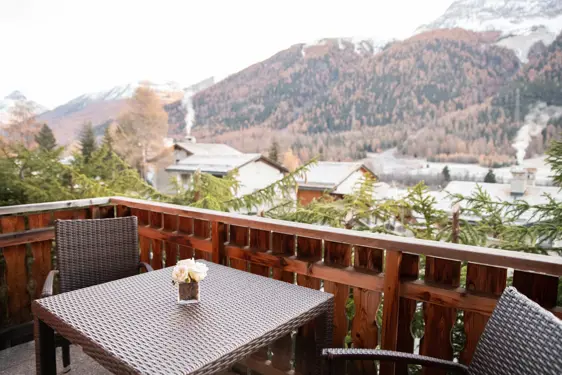 Chesa Seraina Luxury Apartments Engadine DSC5802 Room Amber